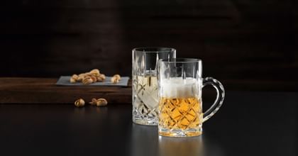 Verres à bière côte à côte