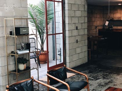 Industrial themed interior 4000x3000px