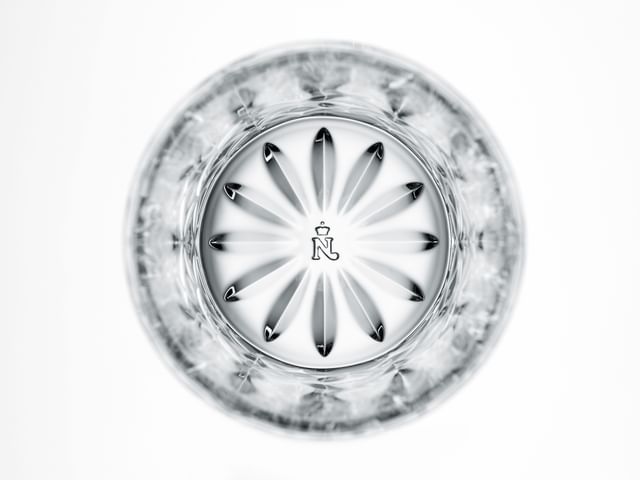 Bottom plate of a NACHTMANN glass with N logo