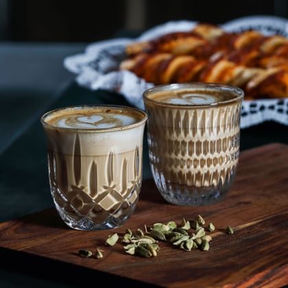 Two NACHTMANN Barista glasses filled with cappuccino/flat white