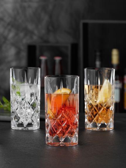 NACHTMANN Noblesse longdrink glasses, three of them filled with cocktail drinks on ice and one is empty.<br/>