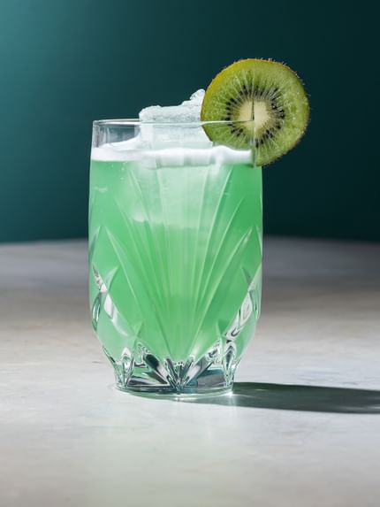 NACHTMANN Palais Tumbler filled with Monster Juice Cocktail